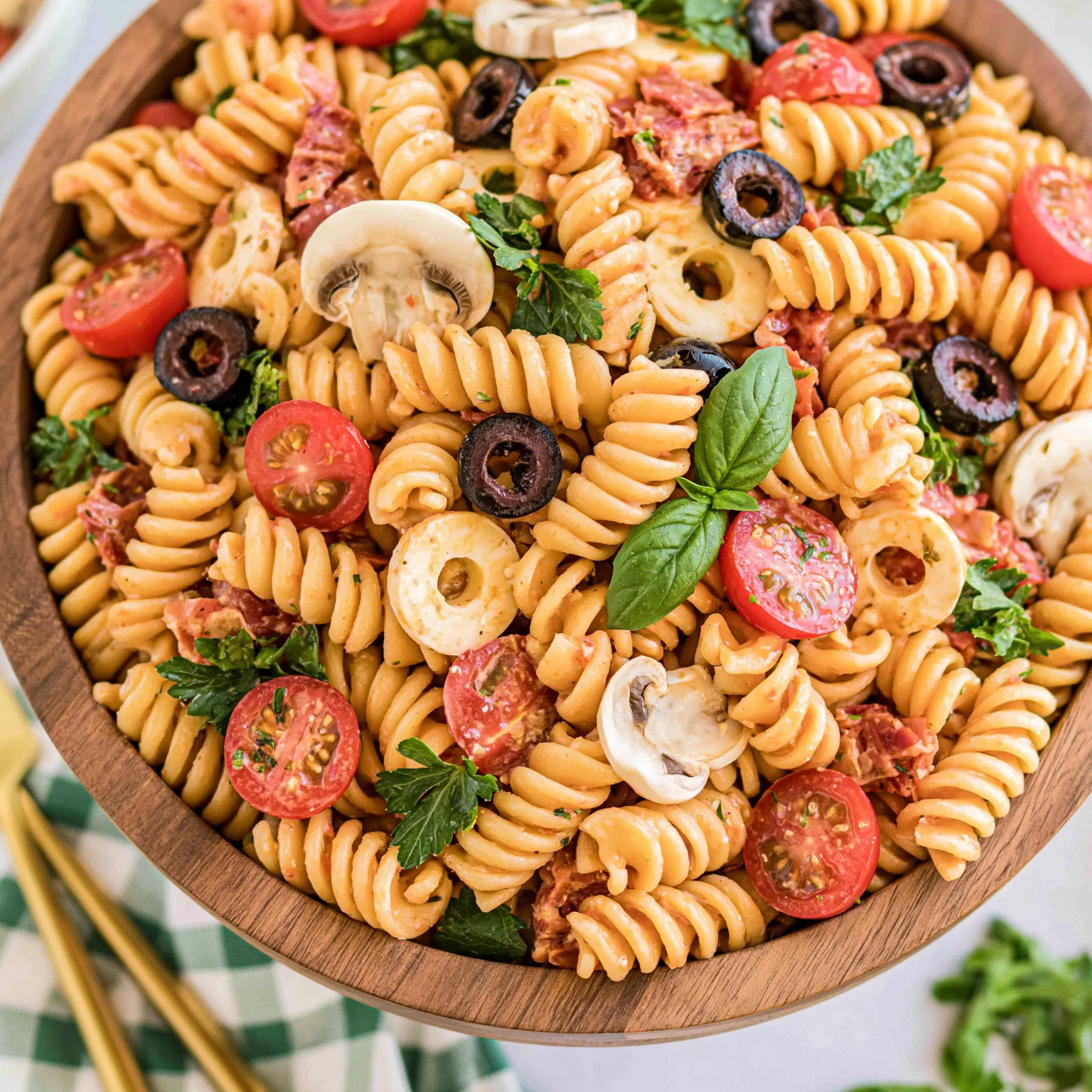 Homemade Pasta Salad Recipe (Quick and Easy!)