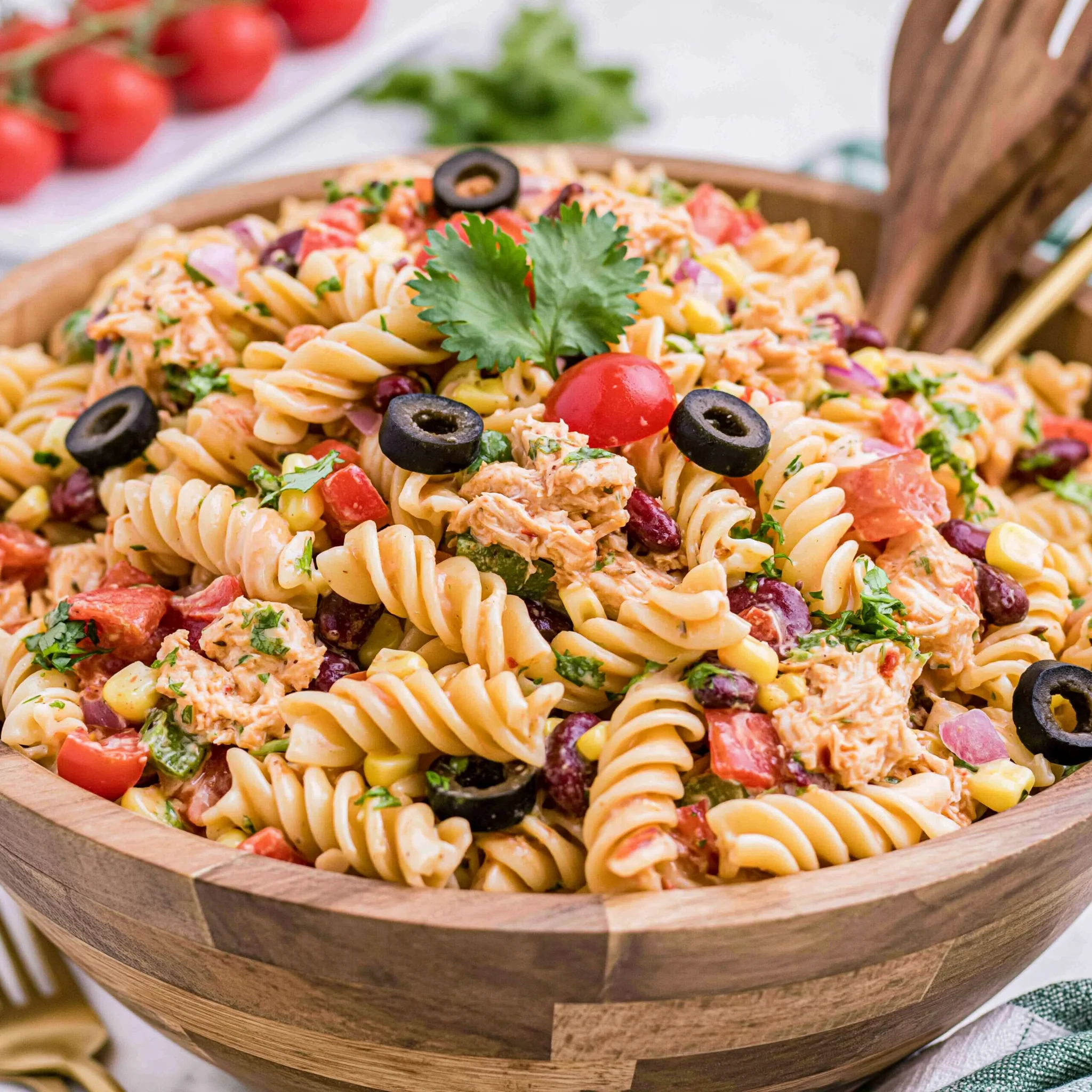 Southwest Chicken Pasta Salad Recipe (Quick and Delicious!)